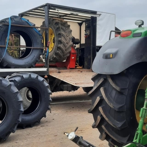 Mobil dækskifte og udskiftning af traktordæk hos kunde