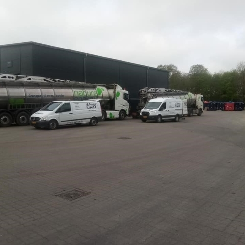 Mobil reparation af lastbiler på industriplads