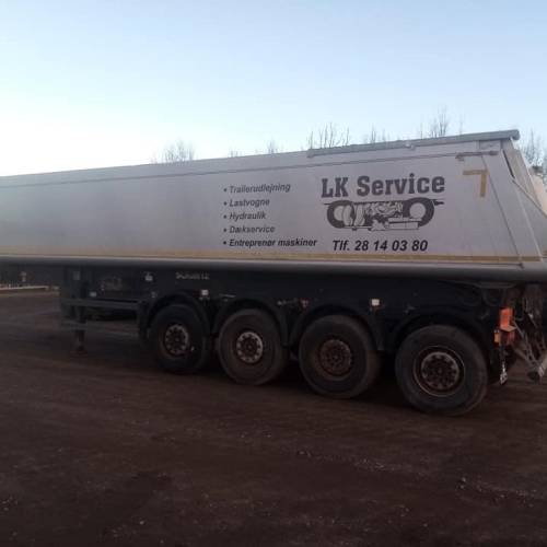 Reparation af gamle lastbiler og trailere