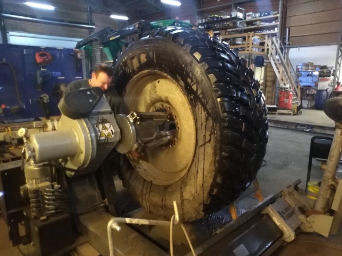 Dækservice til lastbiler dækskifte lastbil dæk service