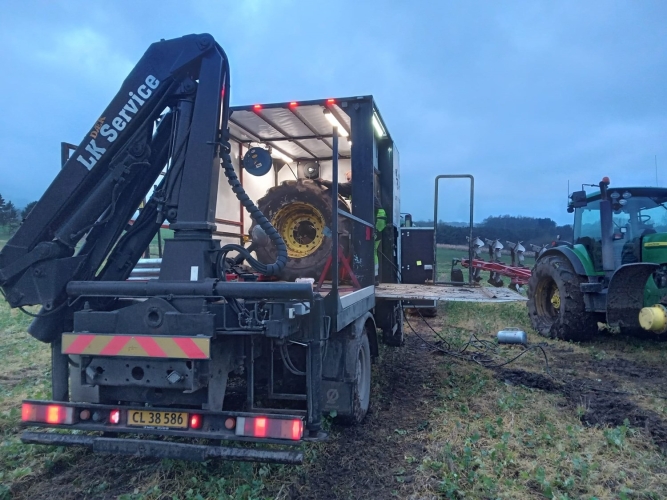 Dækservice til lastbiler dækskifte traktor